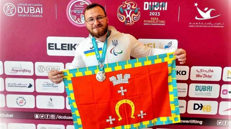 Юрій Бабинець виборов бронзову медаль у паверліфтингу на Паралімпійських іграх у Парижі.