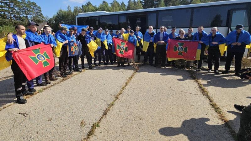 69 військових, які були звільнені з російського полону, взяли участь у обороні Маріуполя, повідомляє Координаційний штаб.