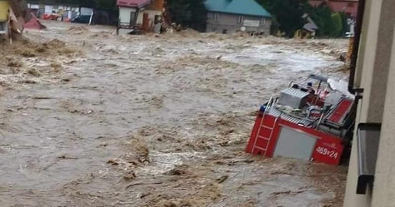 У Польщі, після руйнування дамби, було затоплено ціле місто – дивіться відео.