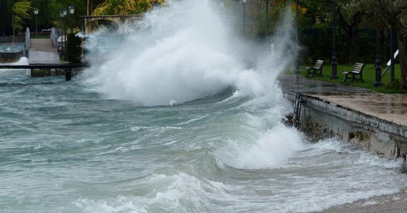 Світ занурюється у воду: Сахара опинилася під водою, ураган в США, а Європа постраждала від масштабних повеней (фото, відео)