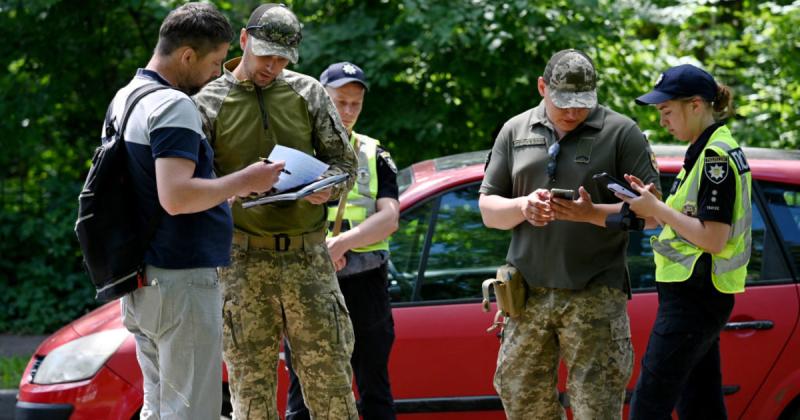 В Івано-Франківській області чоловік застосував сльозогінний газ проти співробітника ТЦК під час перевірки документів - повідомлення bigmir)net.