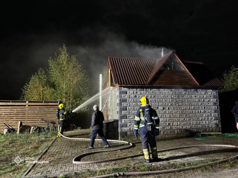 У селі на території Сарненського району вночі сталася пожежа в лазні. Цю інформацію повідомляють новини Рівного та регіону - Рівне Вечірнє.