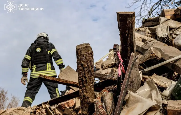 Атака на Основ'янський район Харкова: рятувальні операції в зоні падіння бомби завершено.