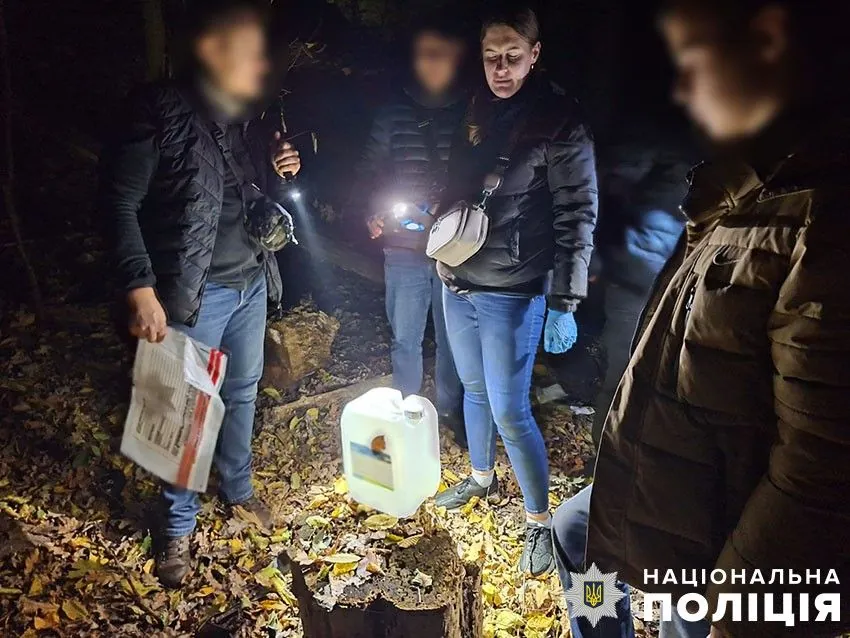 У Києві правоохоронці затримали підлітка, який підпаливав відділення 