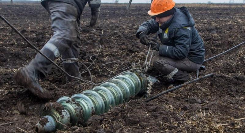 У жовтні фахівці ДТЕК відновили електропостачання для 453 тисяч домогосподарств, які постраждали від обстрілів.